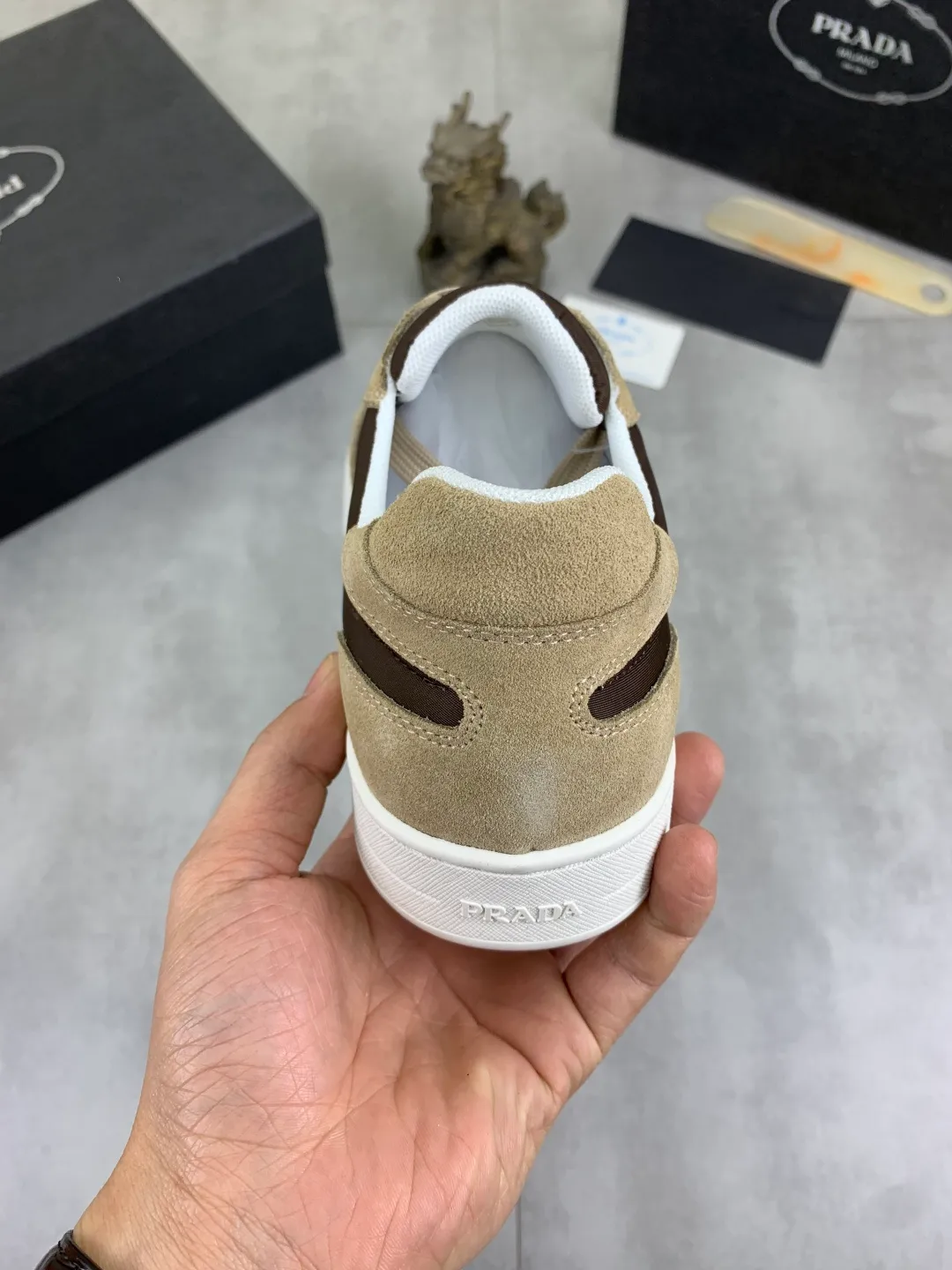 Men's Men's Shoes💰P440💰[New Style] The latest classic model of high-quality PRADA breathable and comfortable men's shoes has been launched on the official website in 1:1 reproduction, synchronized in Hong Kong counters and on the same catwalk; all made of calfskin with breathable mesh fabric ➕Imported soft and comfortable sheep Leather lining, 🍡🍡original 1:1 rubber outsole, non-slip and wear-resistant; comfortable to wear, attractive style, fine workmanship, and simple and neat shoe last, showing a man's courage and toughness, 👍size 38 to 44; 5️⃣colors🉑️ to choose from